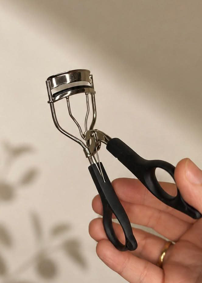 The Lux Lash Curler